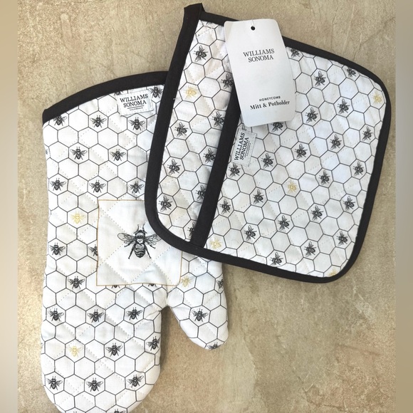 Williams Sonoma Honeycomb Oven Mitt & Potholder Set - Picture 7 of 10